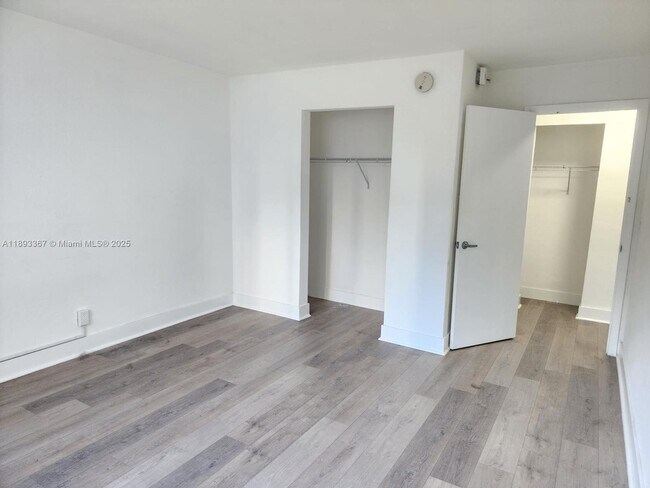 Photo - 143 SW 9th St Unidad 206