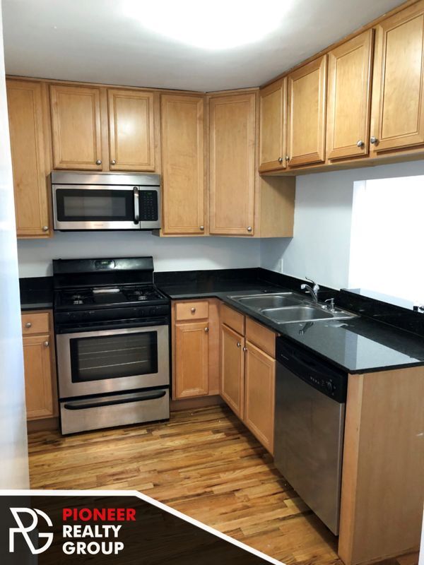 Building Photo - 4600 N Clarendon Ave Unit 1408