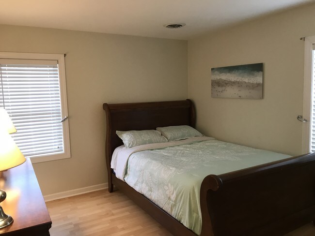 Photo - 109 N Eagle St