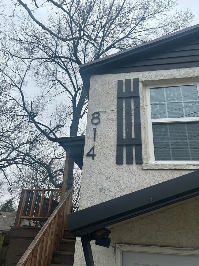 Building Photo - 814 Crutcher St Unit 814 Crutcher St. B Rental
