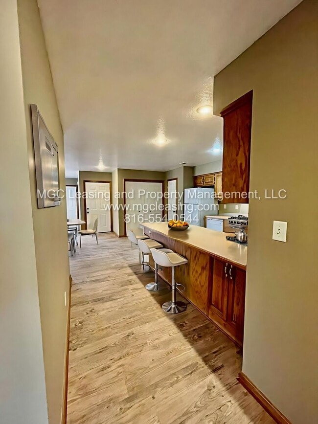 Photo - 706 Meadow Ct