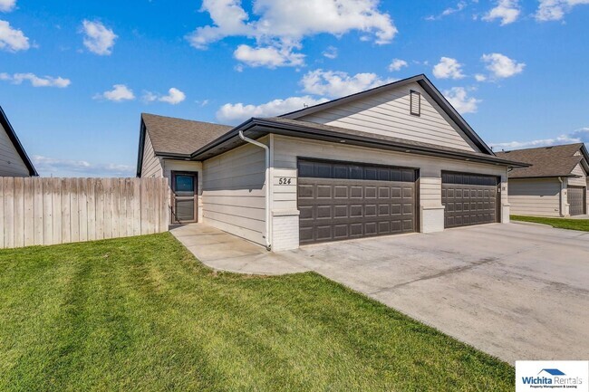 Building Photo - Newer 3 bedroom 2 bath Duplex in Goddard Rental