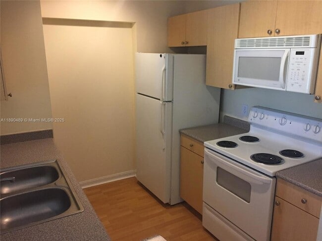 Photo - 1919 Van Buren St Unit 416