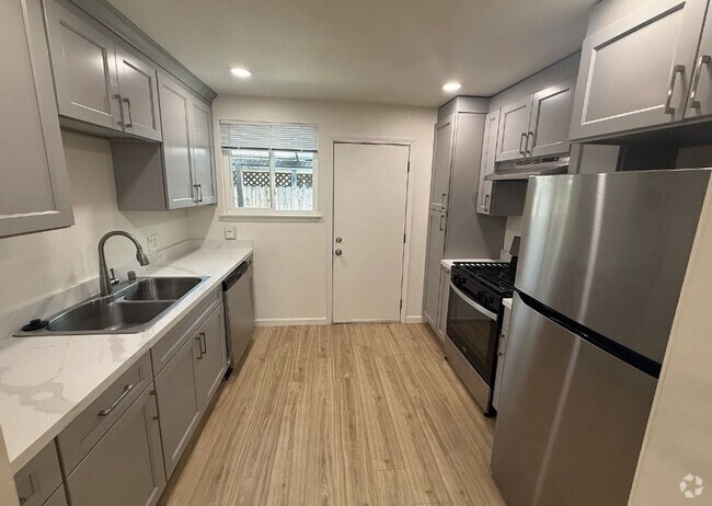 Building Photo - AVAILABLE NOW!! Rental