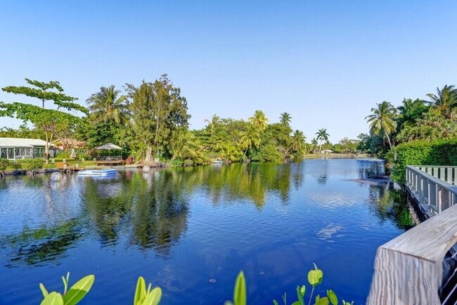 Photo - 755 NW 35th St