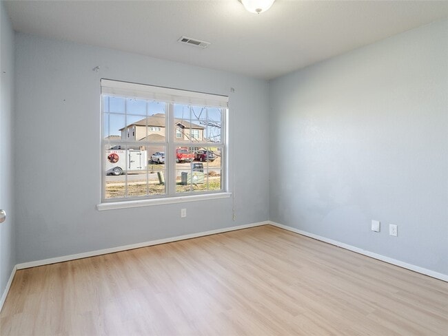 Photo - 904 SW Green World St