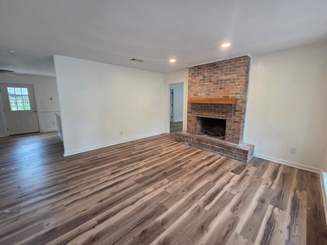Photo - 237 Saratoga Dr