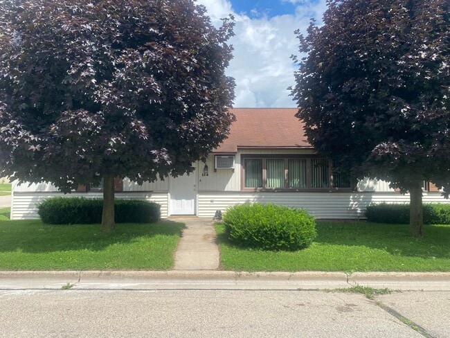 Photo - 114 1st St House