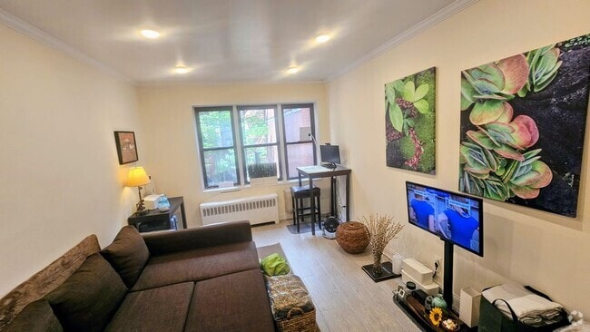 Building Photo - 403 E 73rd St Rental