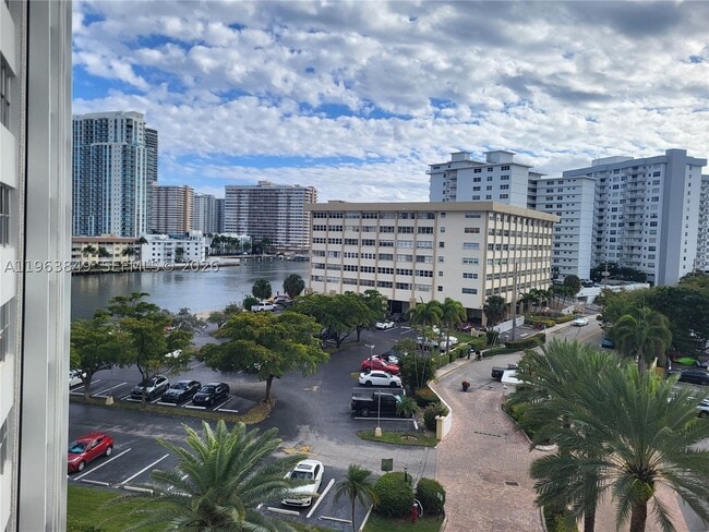 Building Photo - 100 Golden Isles Dr Unit 615