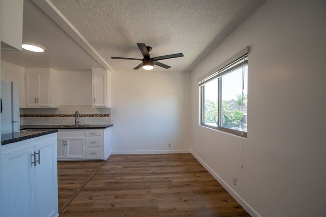 Photo - 6512 Woodman Ave Unit 09