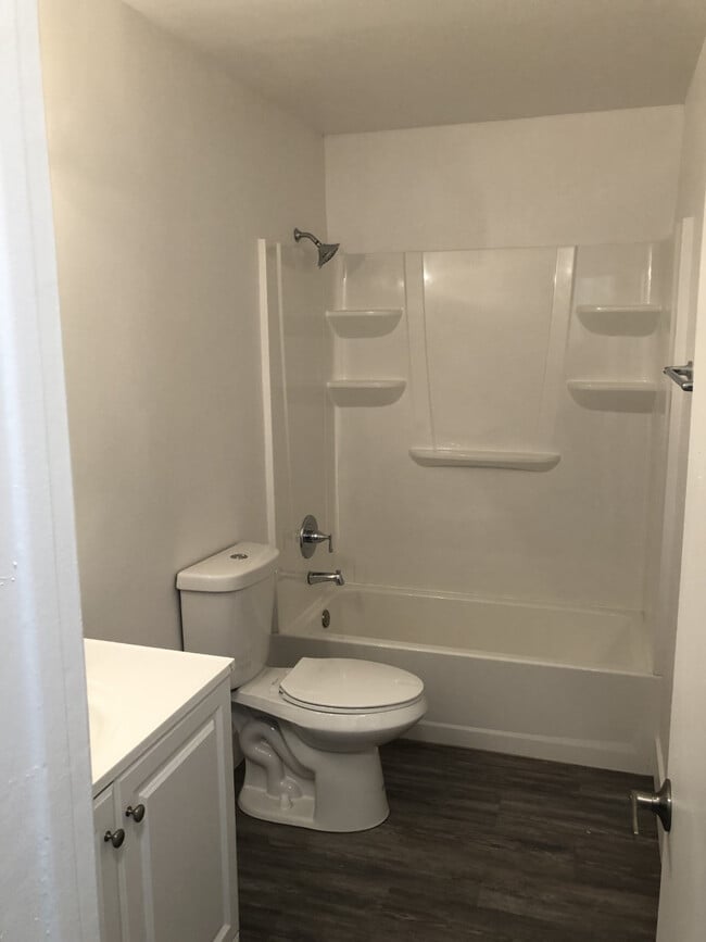 Bathroom - Oasis Apartments