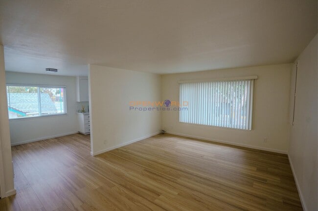 Building Photo - 414 Bancroft Ave Unit A