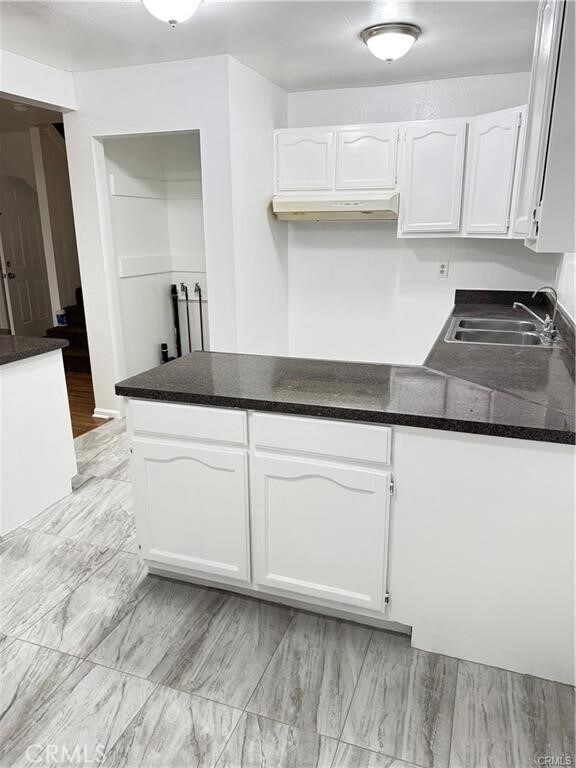 Photo - 822 E 87th St