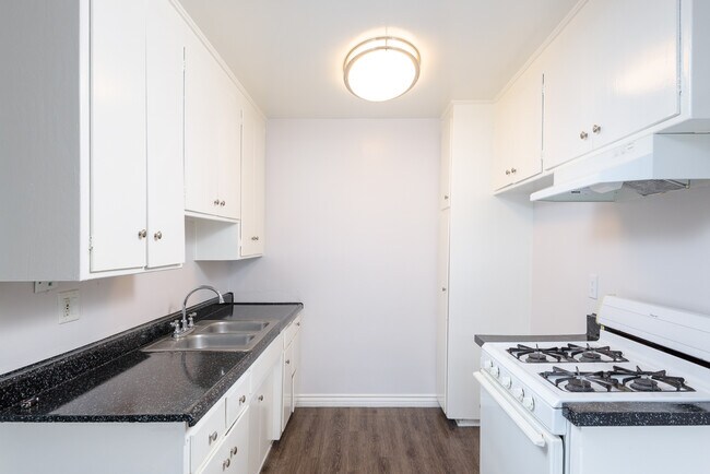 Lanark Apartments