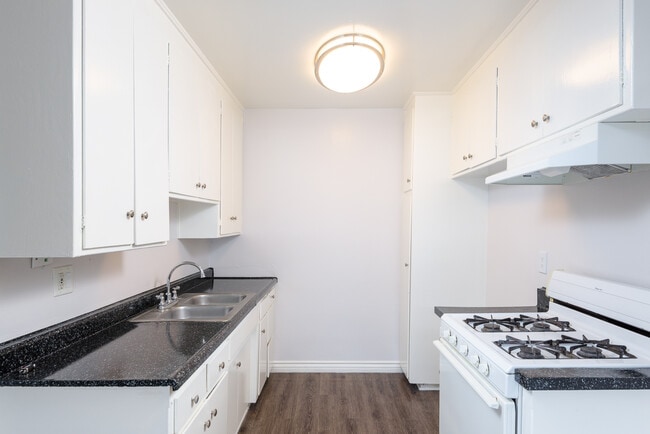 Photo - Lanark Apartments