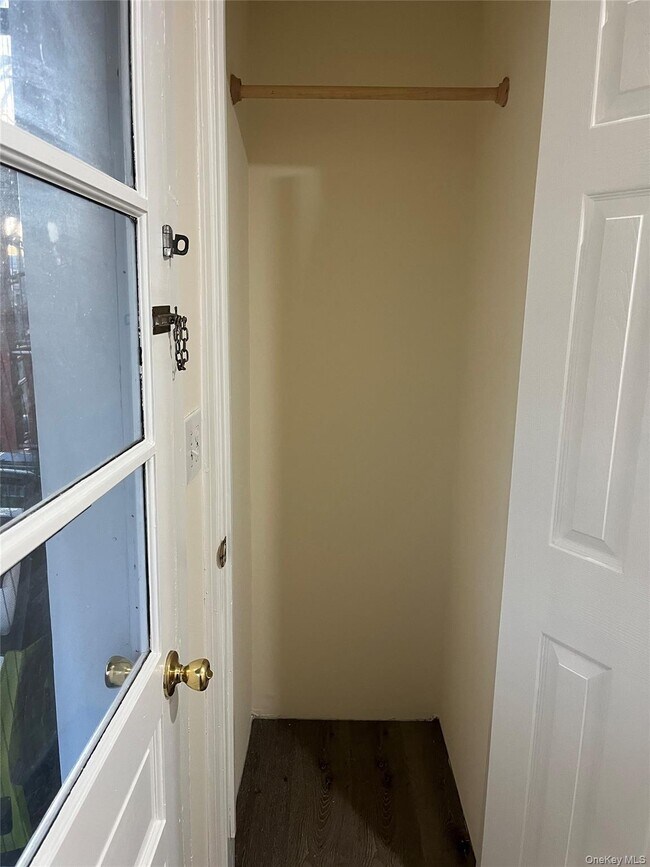 Building Photo - 26-26 Franklindale Ave Unit 2