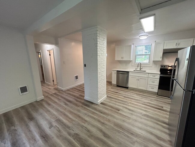 Photo - Cute 3 Bedroom, 1 Bathroom Home in Sunset Hill!
