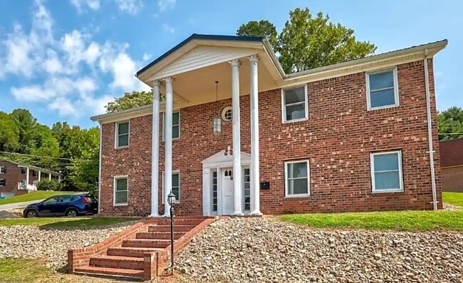 1st Month FREE - Hill Court Apartments - 1st Month FREE - Hill Court Apartments