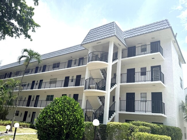 Building Photo - 3360 Spanish Moss Terrace Unit 313