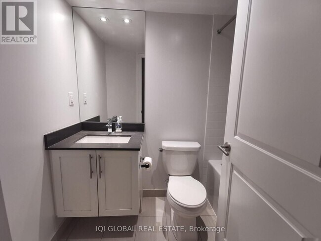 Photo - 400 Adelaide St E Unit 1512