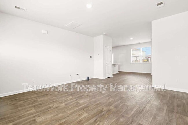 Photo - 806 Lilyford Ln