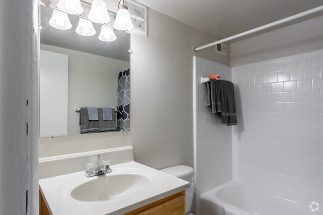 2HAB, 1BA - 689SF