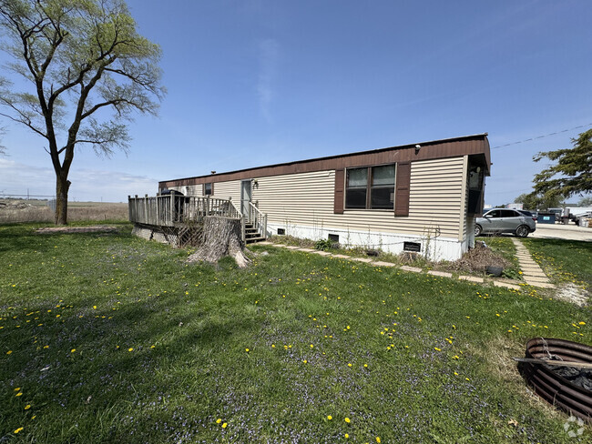 Building Photo - 25402 LaGrange Rd Unit 2 Rental