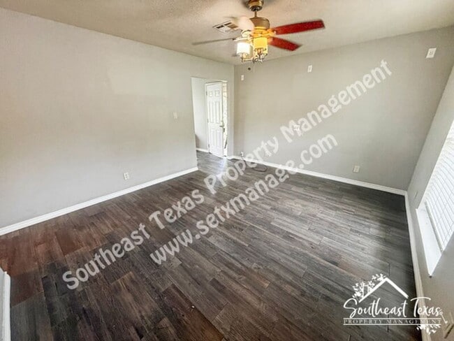 Photo - 290 Beach St