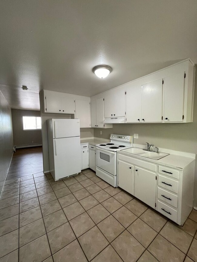Building Photo - 1936 W Uintah St Unit 2B Rental