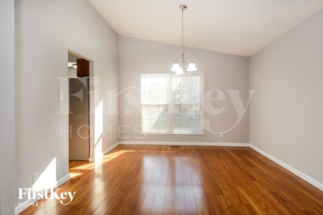 213 Hollyberry Ct