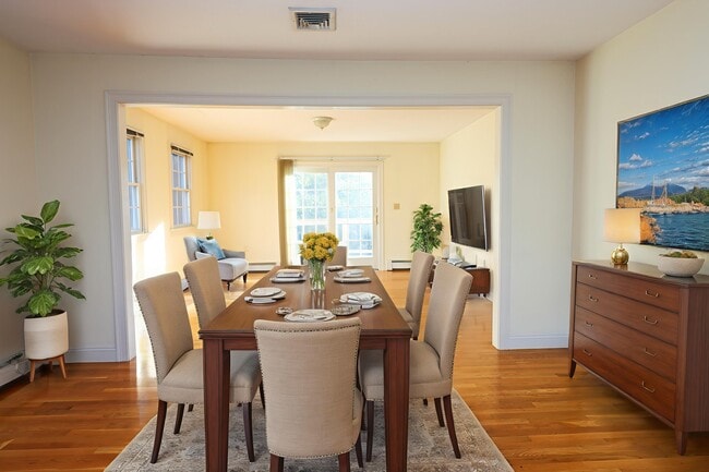 Photo - 370 Franklin St