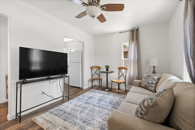 Building Photo - 710 Holcomb Ave