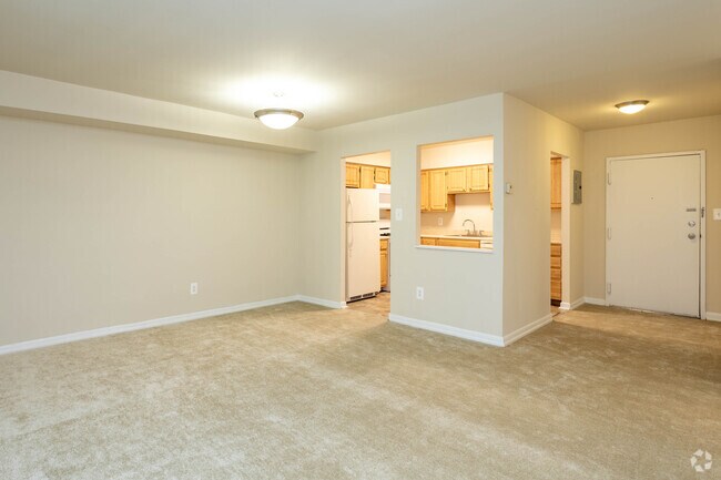 1BR, 1BA - 895 SF