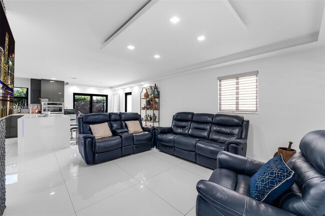 Photo - 10364 SW 6th St