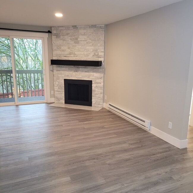 Photo - Beautiful 2 Bedroom Condo in Redmond
