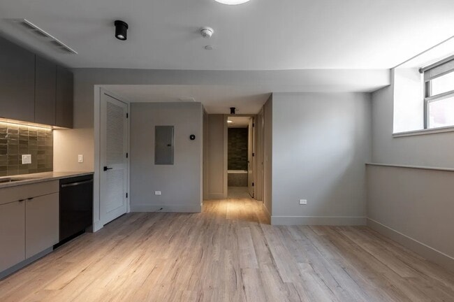 Photo - 2228 N Kedzie Blvd Unit 103