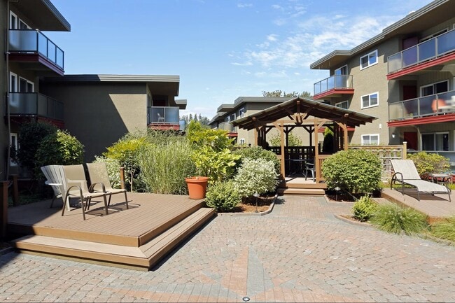 Building Photo - Live in the Heart of Downtown Bellevue – Commodore Apartments! Unit A403