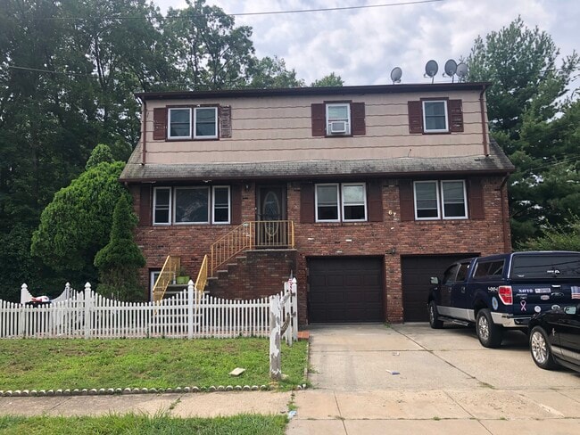 Building Photo - 67 Bertolotto Ave Unit 2