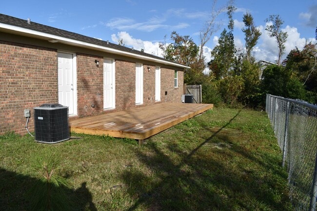 Building Photo - Quite peaceful 2 Bed, 1 Bath Duplex in Panama, FL - Perfect for Cozy Living! Unit C