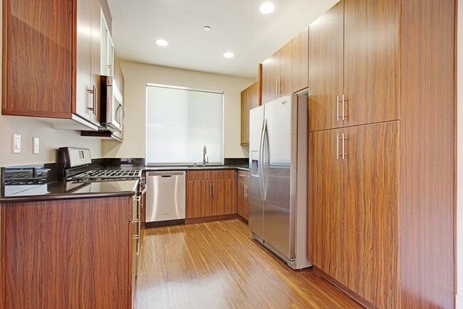 98- #1 N. Oakview Drive