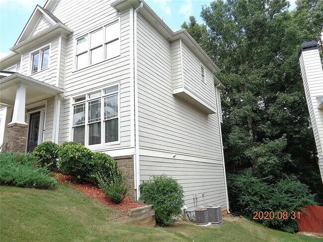 Photo - Room in House on Creekview Ridge Dr NE