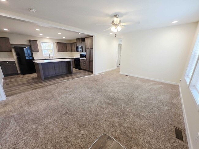 Photo - 3678 Hawthorne St