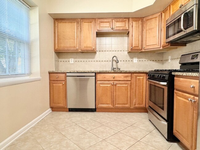 Photo - Beautifully updated 3BR/2.5BA townhome in Dale City!