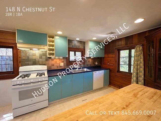 Photo - 148 N Chestnut St House