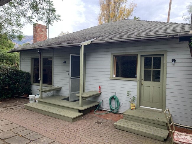 Building Photo - Great Location. 2 Bedroom Home