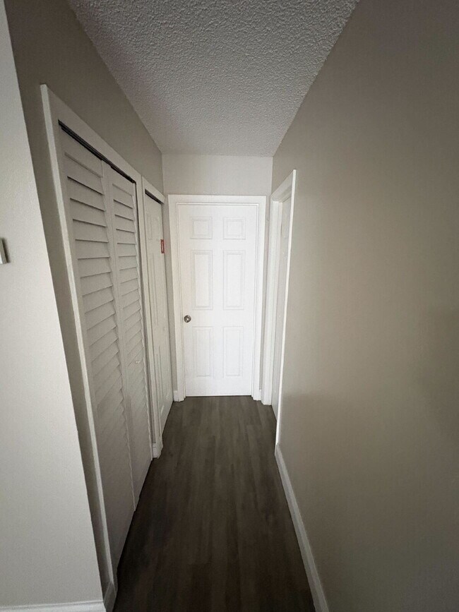 Photo - Stylish Remodeled 1BR Condo with Pool & Low HOA – Ideal Winter Park Investment Unidad N-10C