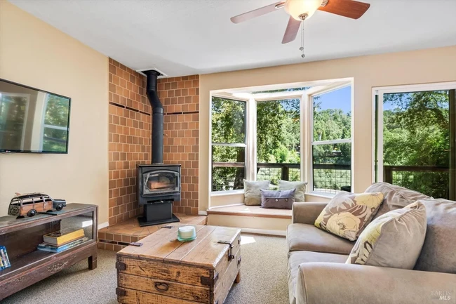 Living Room - 2367 N Fitch Mountain Rd Casa