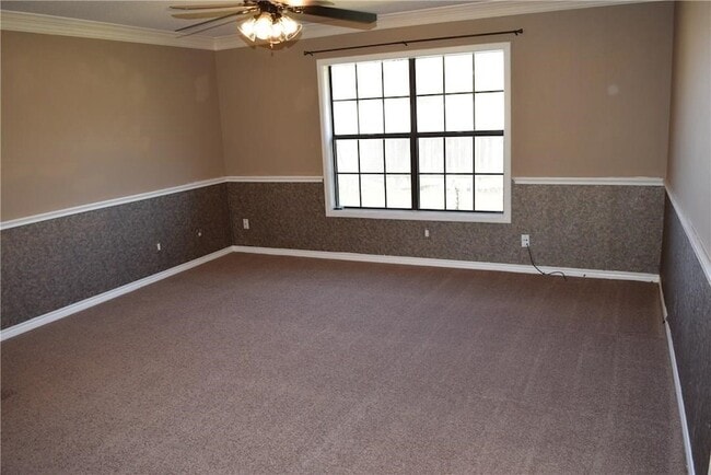 512 Rosewood Ln