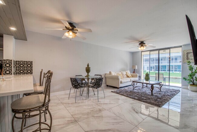 Photo - 896 N Federal Hwy Unidad 128